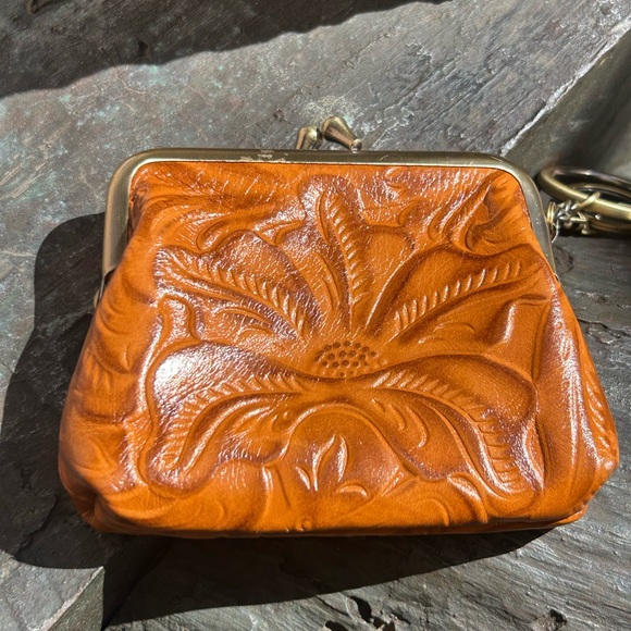 Patricia Nash Handbags - Patricia Nash SAVENA TOOLED Leather Framed Kiss-Lock Wristlet FLORENCE
B wallet